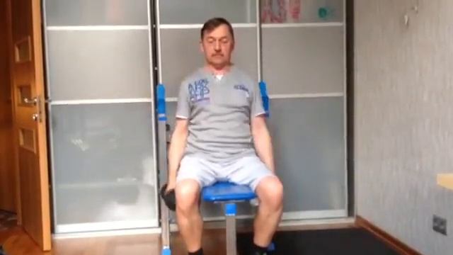 Отведения с гантелями сидя смотреть онлайн