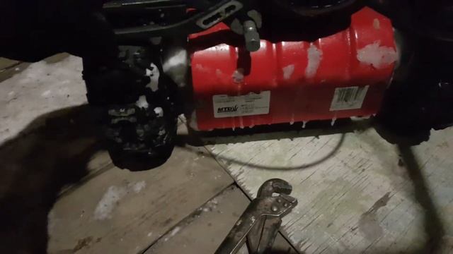 Если не откручивается пробка? Замена масла в снегоуборщике. смотреть онлайн