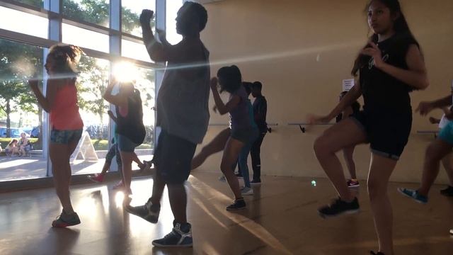 HOOD SASS CLASS смотреть онлайн