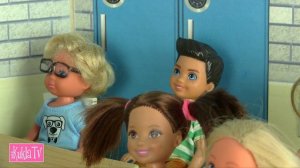 Сестра Вместо Учителя Выгоняет из Класса Лизу и Сабрину! Мультики Барби Про Школу Для детей Ikukla