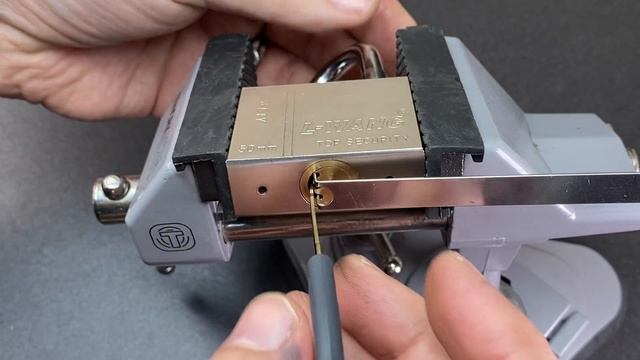 Smiley Dimple Lock 101 - Everything You Need To Know смотреть онлайн