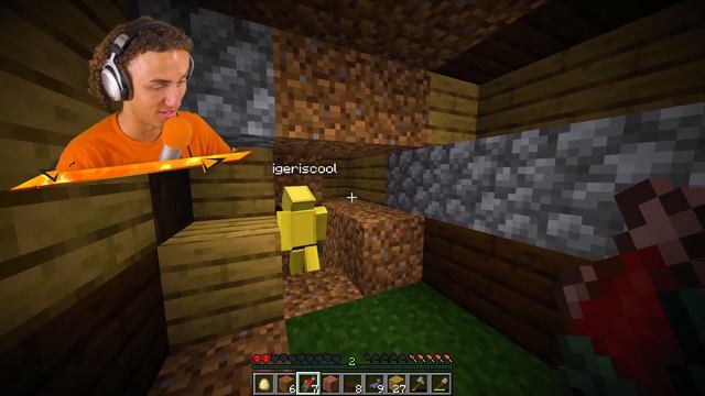 Moving In Together With My BEST FRIEND In Minecraft! смотреть онлайн