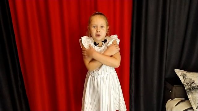 Лагутина Ульяна, 7 лет. Фет А. 'Мама , глянь-ка из окошка' смотреть онлайн