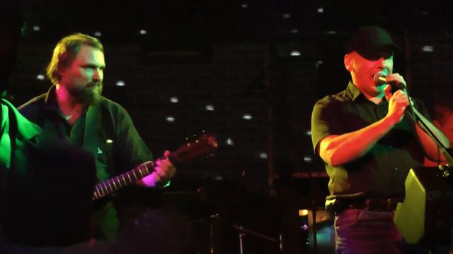 Green Day - Wake Me Up When September Ends (Первый Паб, Кострома, 10.09.2011) смотреть онлайн