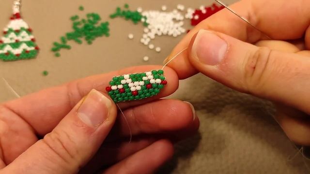 Ёлка из Бисера Мастер Класс! Кирпичное Плетение Бисером/ Christmas Tree of Bead Master Class! смотреть онлайн