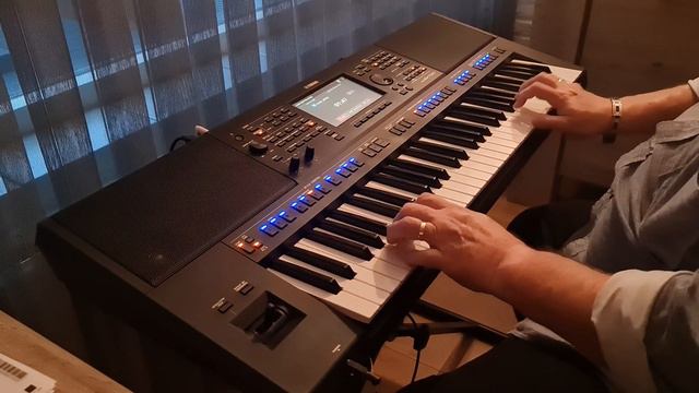 Earth Wind & Fire - September Yamaha psr sx 700 смотреть онлайн