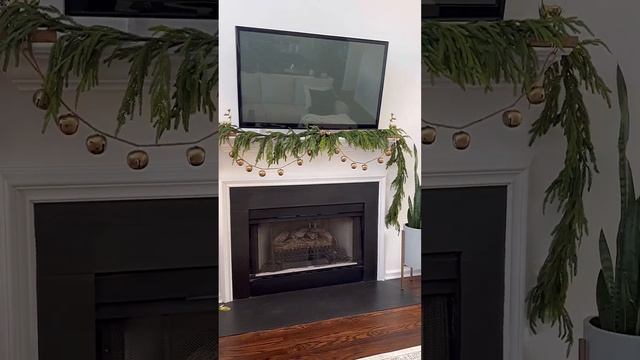 Decorate With Me- Christmas Fireplace Mantel Before and After! Realistic Norfolk Pine Garland смотреть онлайн