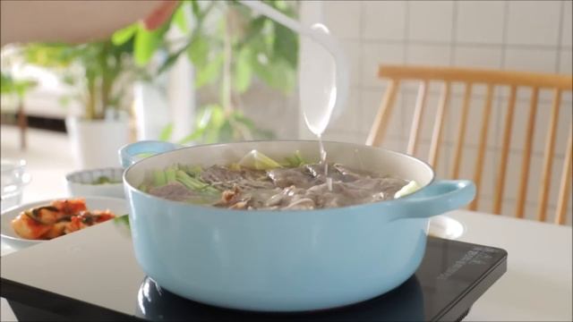 가을 일상/ 감자 퓌레 소시지 구이/ 담백하고 든든한 아롱사태 소고기 수육 전골/동남아풍 나시고랭/카페 레이어드 연남/포가레