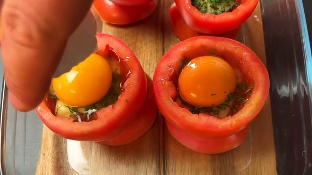 Покладіть яйце в помідор! Ви будете вражені результатом! Рецепт сніданку.