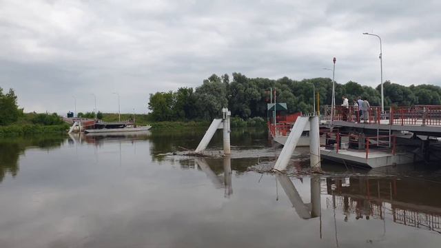 Разводка наплывного моста через Москву-реку в г. Коломна.(1) смотреть онлайн