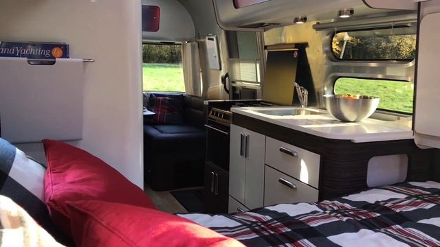 Eindrücke vom Volvo XC60 als Zugfahrzeug mit dem Airstream 534 смотреть онлайн
