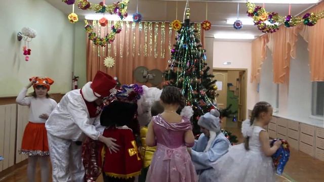 Новогодний утренник 2015. Подарки! смотреть онлайн