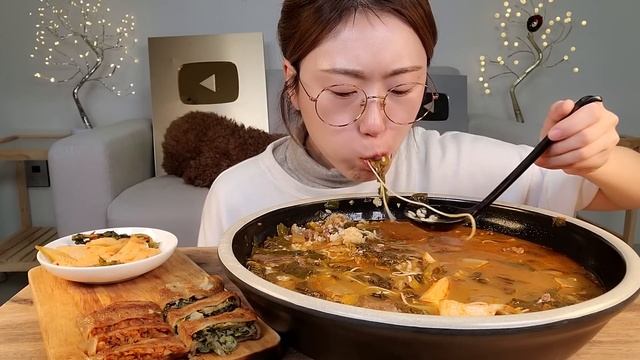 ASMR 새벽에 일어나서 소면 넣은 얼큰한 장터국밥 한그릇 리얼먹방 :) Eating Spicy Rice Soup At Dawn MUKBANG