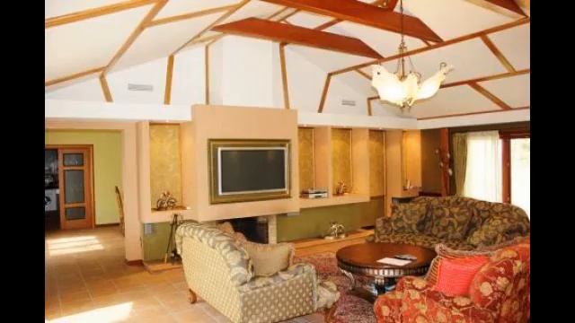 Яхт-клуб на берегу Пироговского водохранилища ... смотреть онлайн