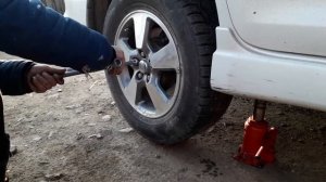 Прокачка тормозов в одного на Toyota Wish