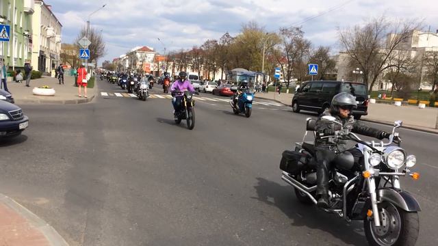 Прохождение мотоколонны через Слуцк смотреть онлайн