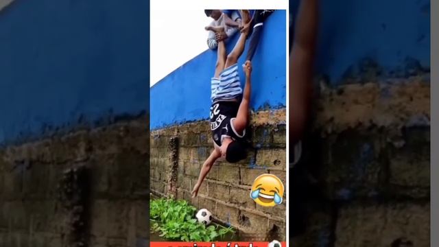 ПОМОГАЕМ ПОЙМАТЬ МЯЧ смотреть онлайн