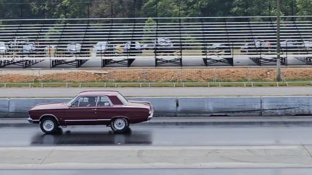 Quarter mile pass with the 1966 Plymouth Valiant at Cecil County Dragway June 17, 2023. смотреть онлайн