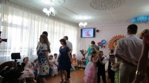 Вальс с родителям. Выпускной детский сад 70 Черкассы.