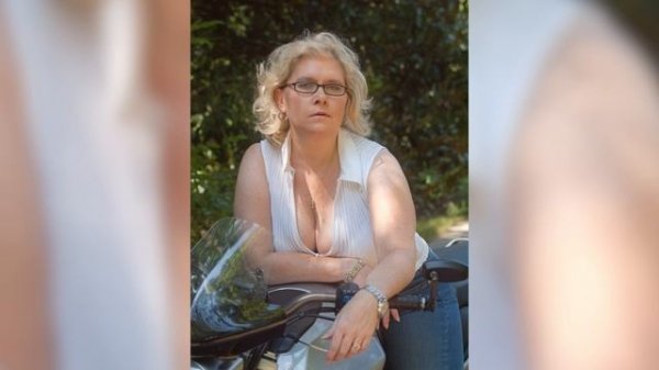Beautiful mature women with glasses, how do you like it? Schöne reife Frauen mit Brille.