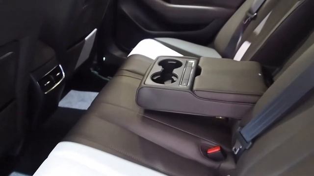 Mazda 6 vs Ford Mondeo смотреть онлайн