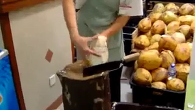 Мякоть молодого кокоса. смотреть онлайн