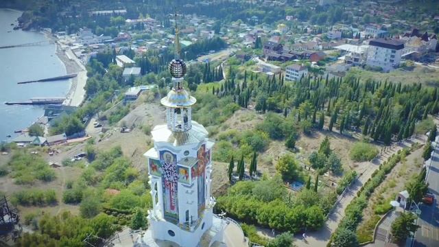 Крым. Храм-маяк Николая Чудотворца с высоты птичьего полёта село Малореченское , Алушта смотреть онлайн