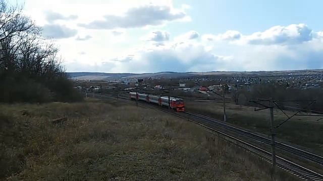 Очень короткий электропоезд ЭР9Т 745 смотреть онлайн