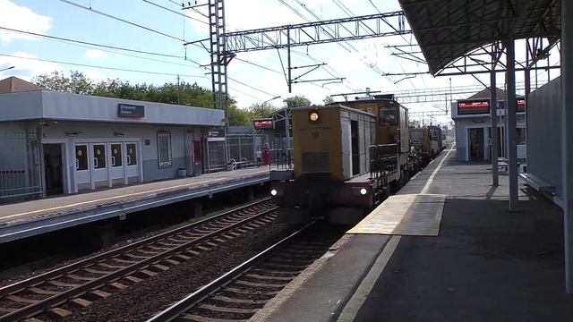 РПБ-01-111 (ПЧМ Тосно) в сцепе с ПМА-1М-23 (ПЧМ Тосно) следуют по 3-му гл. пути.