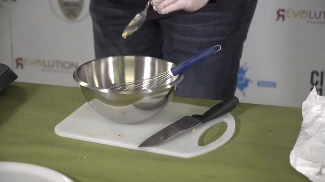 Valerio BRASCHI Tartare di gamberi rossi alla frutta con maionese di olio evo per MED OIL EXPO 2018 смотреть онлайн
