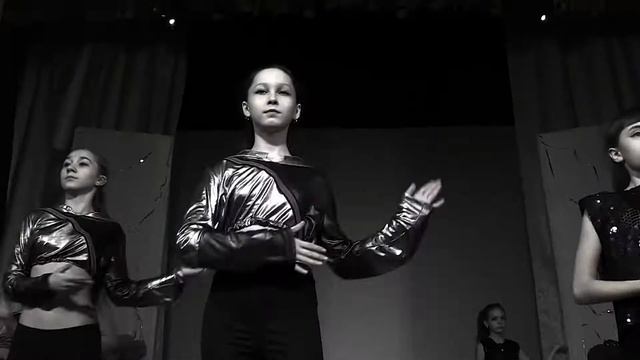 Хип-хоп "Куклы" танцует группа "Стар- данс" смотреть онлайн