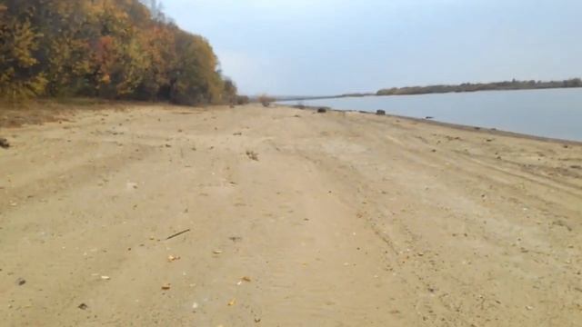 и эти лестница-от бывшего пионер лагеря;по ней ходили купаться; сейчас част. база отдыха,не пройдеш смотреть онлайн