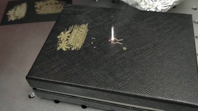 Гравировка картона бумаги. Лазерный гравер JPT50LP. Тест гравировки бумаги Лазерный станок. смотреть онлайн