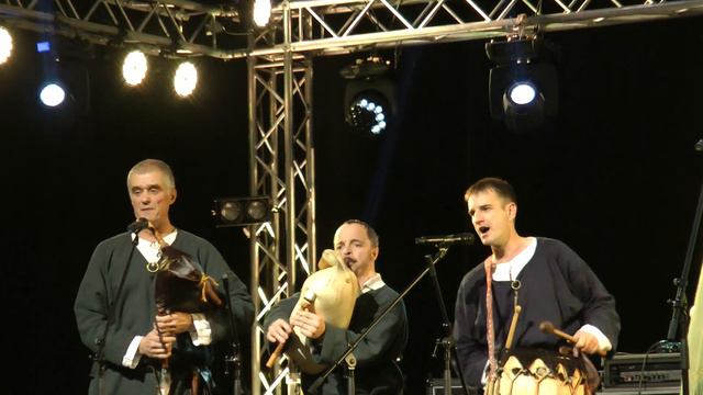 Armands Alksnis & draugi, Bildes 2017. "Kuršu dzīru dziesma" no roksāgas "Senā Kursa" смотреть онлайн