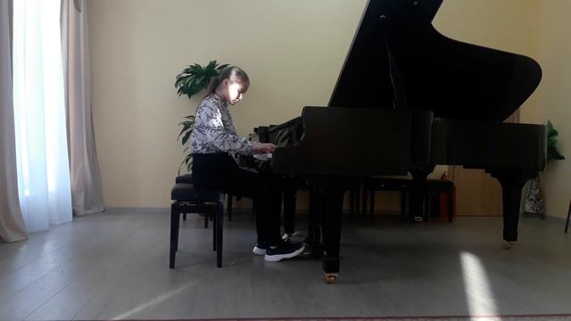 Ладухин Маленькая пьеса .Исполняет ученица 7 класса Карпова Анна, преподаватель Сухоручкина С.Э. смотреть онлайн