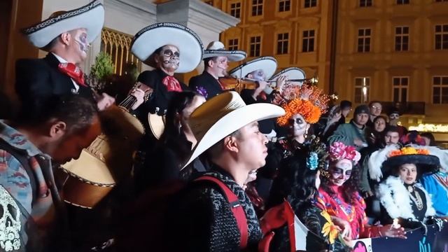 День Мертвых и мариачи в Праге 2022 смотреть онлайн