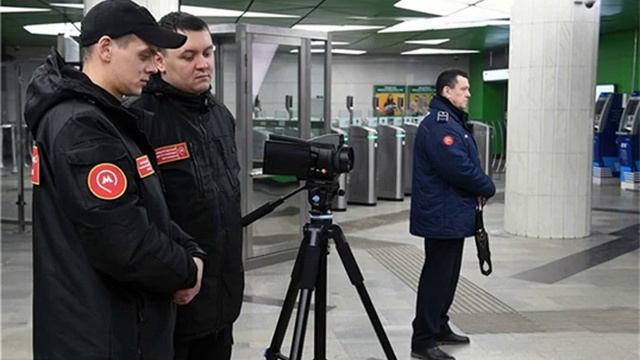 Пассажирам московского метро начали измерять температуру смотреть онлайн