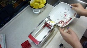 Быстро нарезать картофель фри соломкой