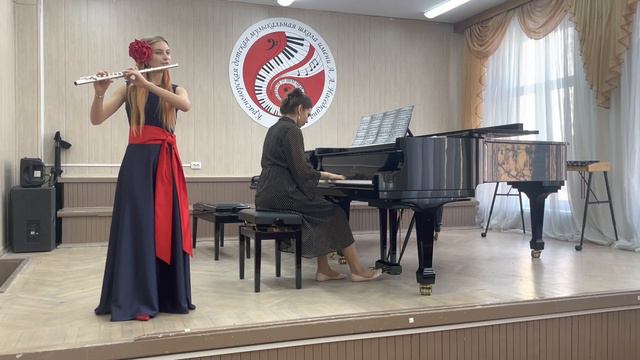 Митрохина Варвара, 12 лет ,флейта, МУДО « Красногорская ДМШ им. Наседкина» смотреть онлайн