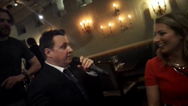 Cry me a river in Belfasts Flame Restaurant. смотреть онлайн