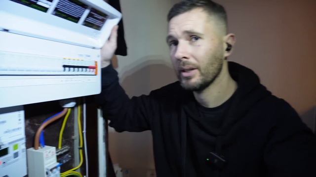 Beware: Consumer Unit Fire Hazard! The Importance of Proper Installation смотреть онлайн