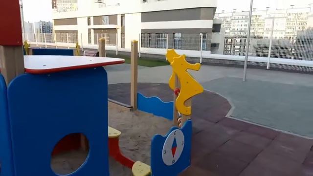 как развлечь ребенка бесплатно и весело-сводить его в магазин и на детскую площадку в другом месте