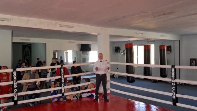 судья по боксу бацает