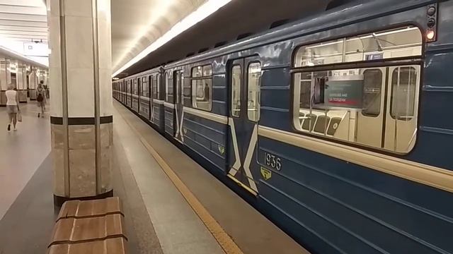 Каменная горка - одна из самых красивых станций минского метро! смотреть онлайн