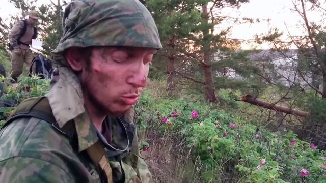 Боец на пересечёнке - «Если бы у нас в армии было такое, то я остался бы служить…» смотреть онлайн