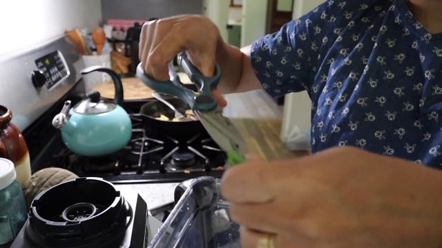 How to Preserve, Harvest, and Use Garlic Scapes | Five ways to maximize your harvest смотреть онлайн