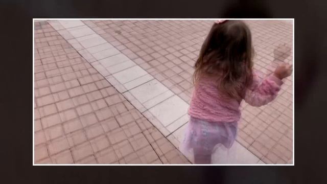 Выходные с папой и мамой в детском парке на аттракционах и батуте.Прыгаем на батуте ,очень высоко смотреть онлайн