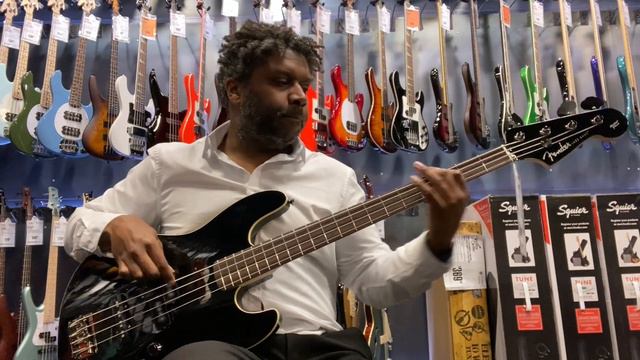 Fender Aerodyne Jazz Bass Played Through Ampeg RB210 смотреть онлайн