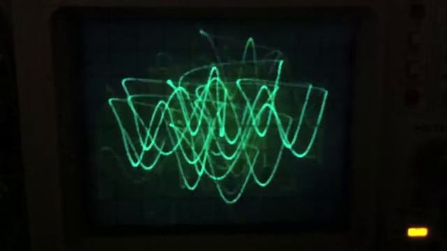 Oscillofun on a Tektronix 2465B смотреть онлайн