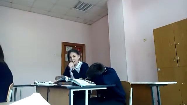 Сумасшедший на уроке музыки смотреть онлайн